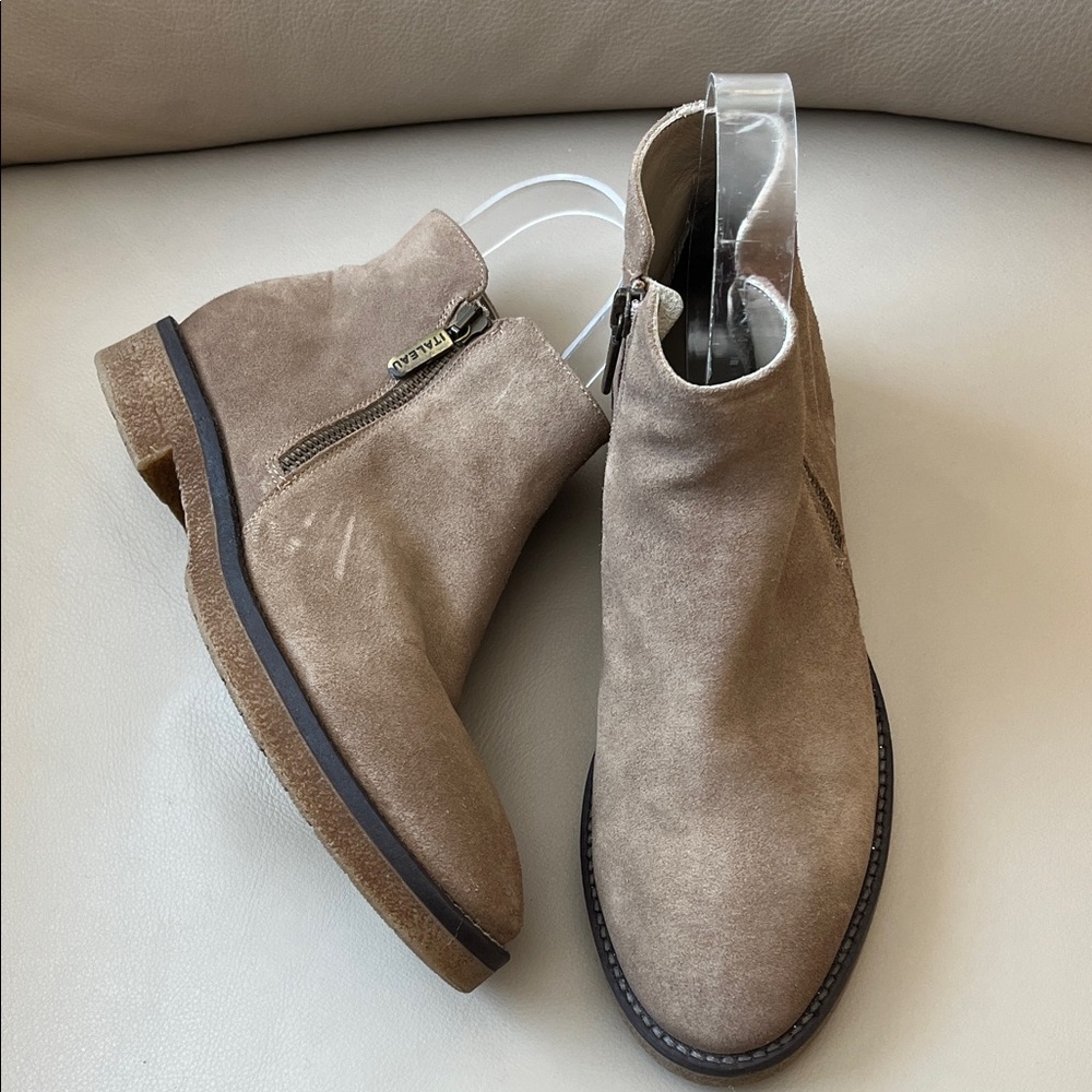 Italeau Foliana Tan suede booties